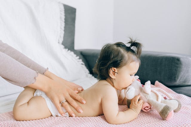 Baby massage benefits in Hindi